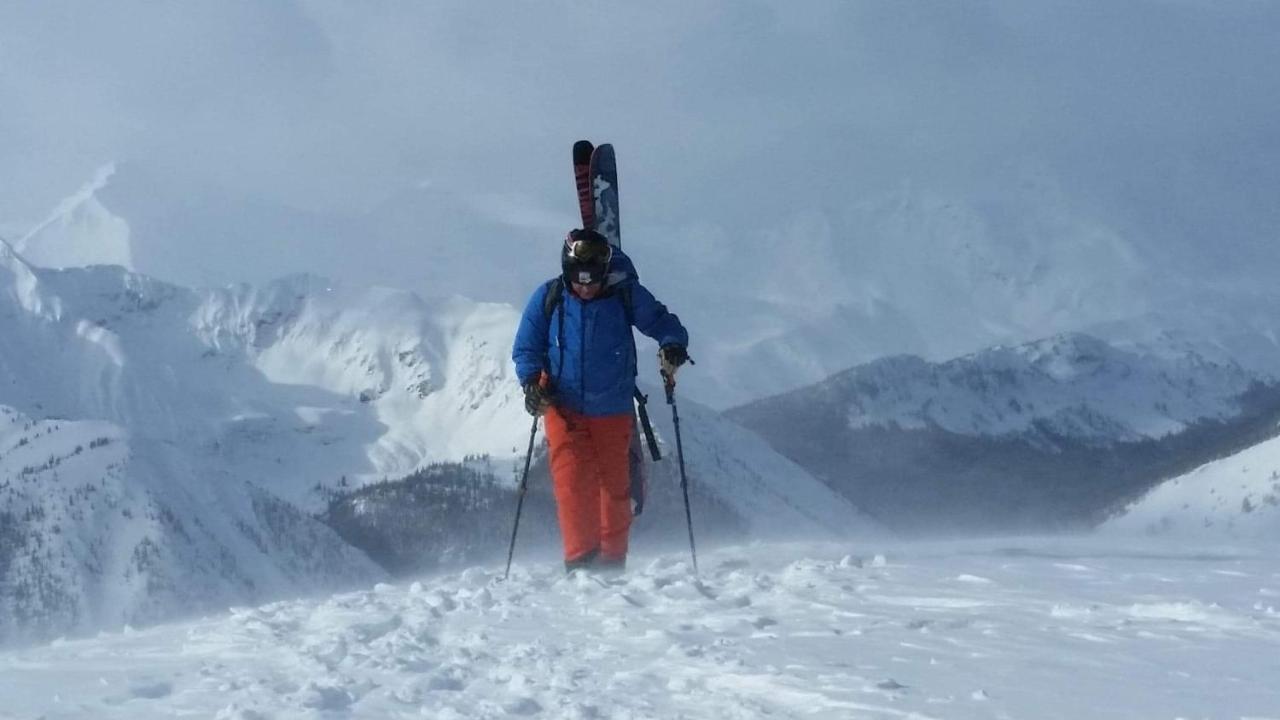 Vagabond Lodge At Kicking Horse Golden Exterior foto