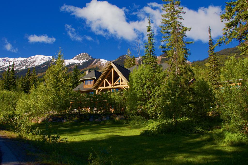 Vagabond Lodge At Kicking Horse Golden Exterior foto