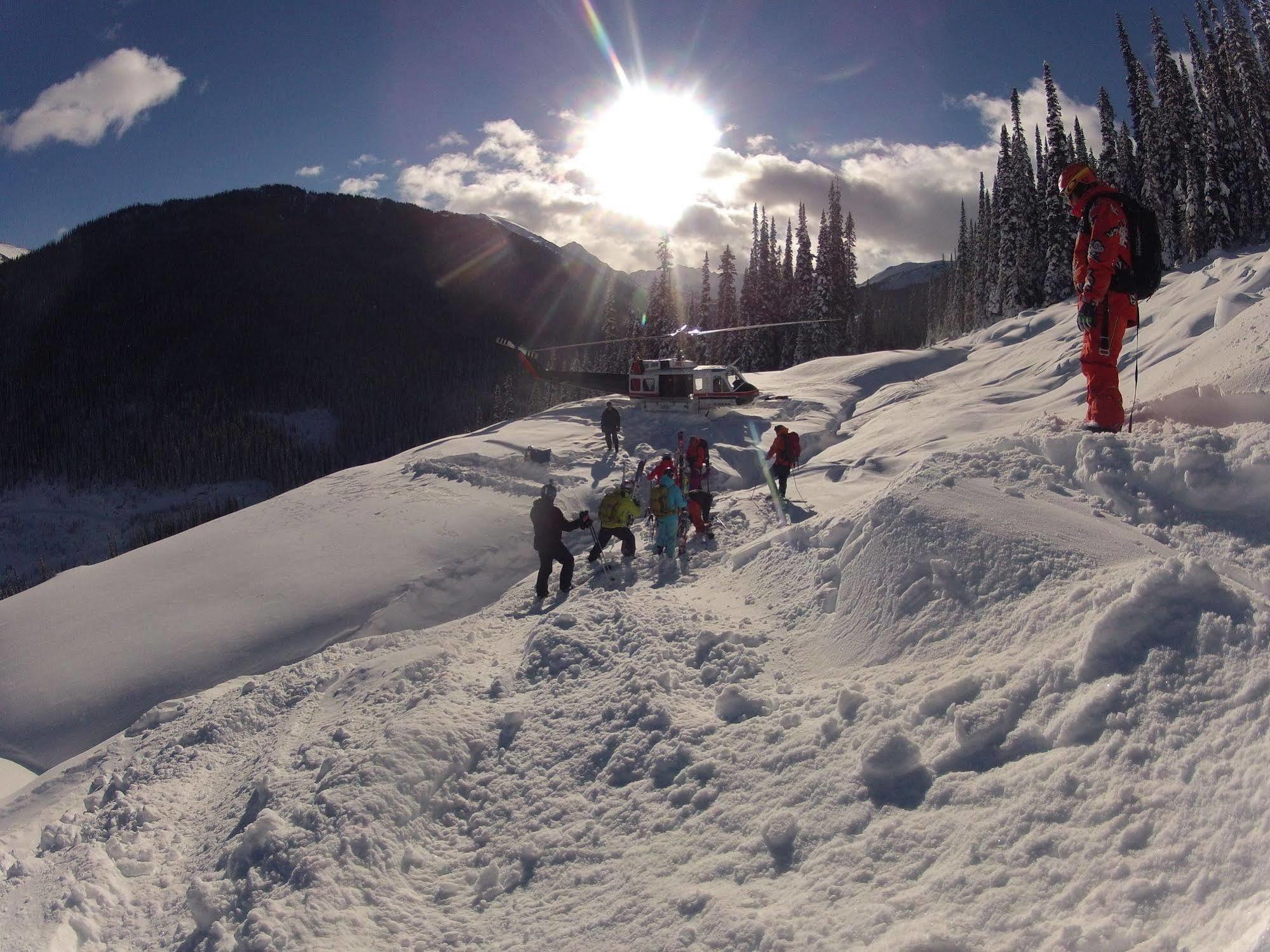 Vagabond Lodge At Kicking Horse Golden Exterior foto