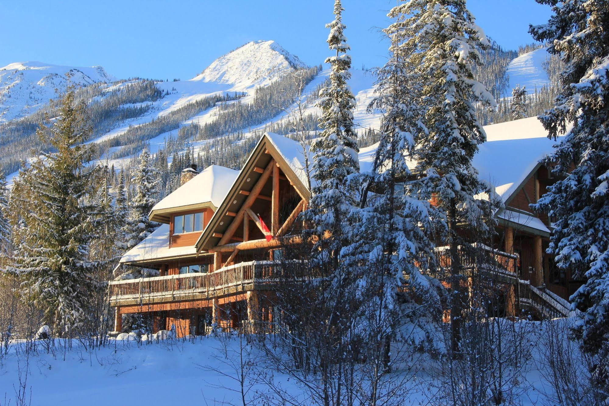 Vagabond Lodge At Kicking Horse Golden Exterior foto